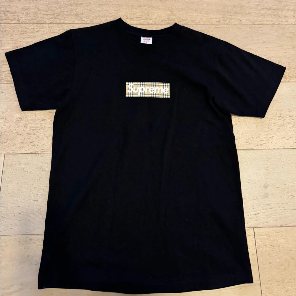 Supreme x Burberry Box Logo Tee (Black) - small - Picture 2 of 7